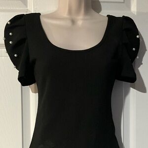 Adorable chic Frenchie pearl accent poof sleeve top stretch retro scoop neck 💋